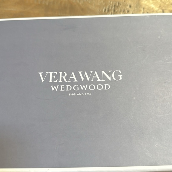 Vera Wang Love Knots cake set - Picture 2 of 3